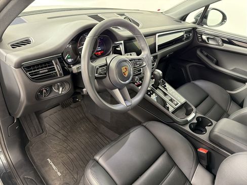 Certified 2026 Porsche Macan AWD/4WD image 4