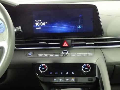 Used 2024 Hyundai Elantra SEL image 30