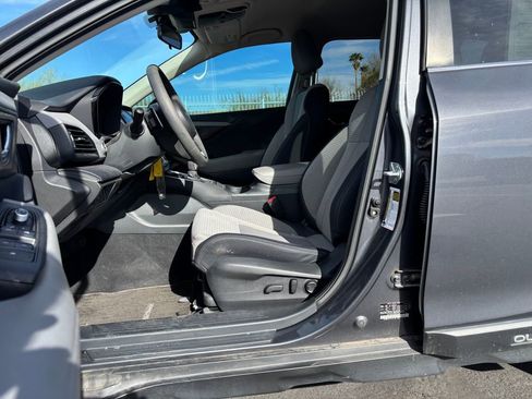 Used 2024 Subaru Outback Premium image 5