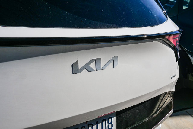 Certified 2025 Kia Sportage SX Prestige AWD/4WD image 13