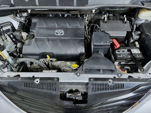 Used 2014 Toyota Sienna LE FWD image 30