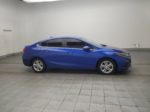 Used 2018 Chevrolet Cruze LT w/ Convenience Package FWD image 11