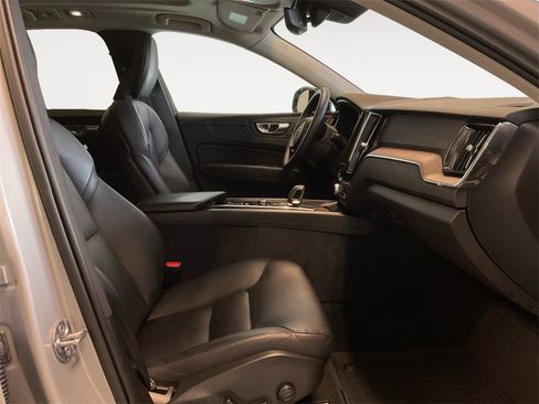 Certified 2023 Volvo XC60 B5 Plus w/ Protection Package Premier image 15