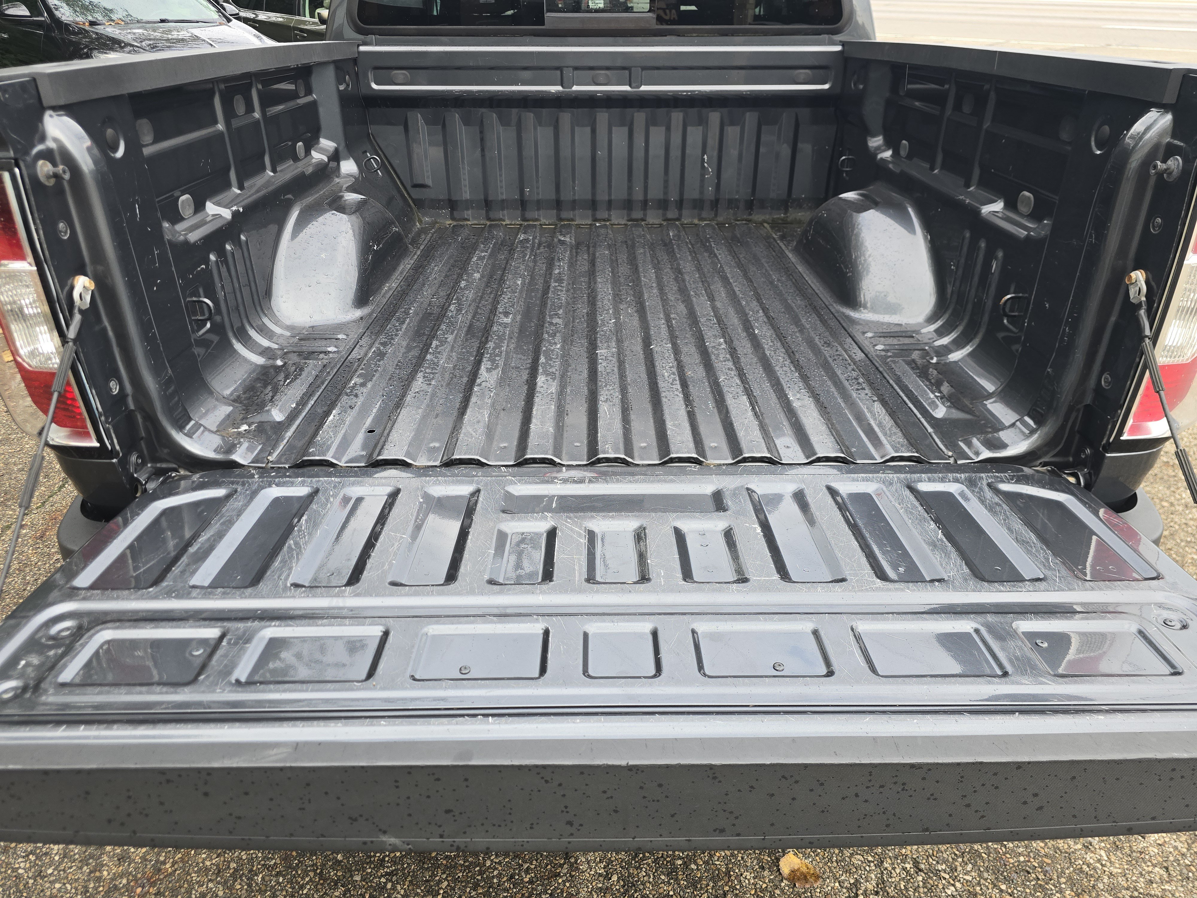 Used 2016 GMC Canyon SLE w/ SLE Convenience Package AWD/4WD image 16