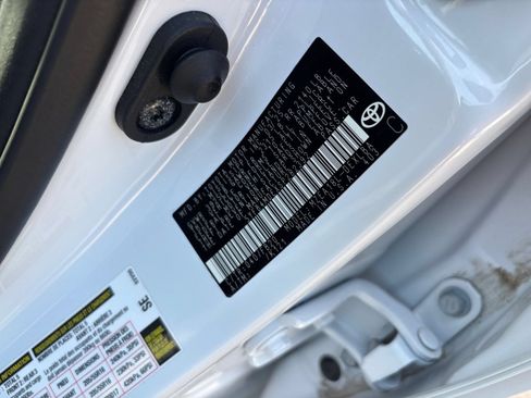 Used 2025 Toyota Corolla LE FWD image 26