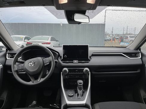 Used 2025 Toyota RAV4 LE image 32