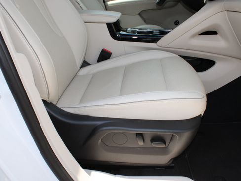 Used 2023 Buick Envision Essence AWD/4WD image 17