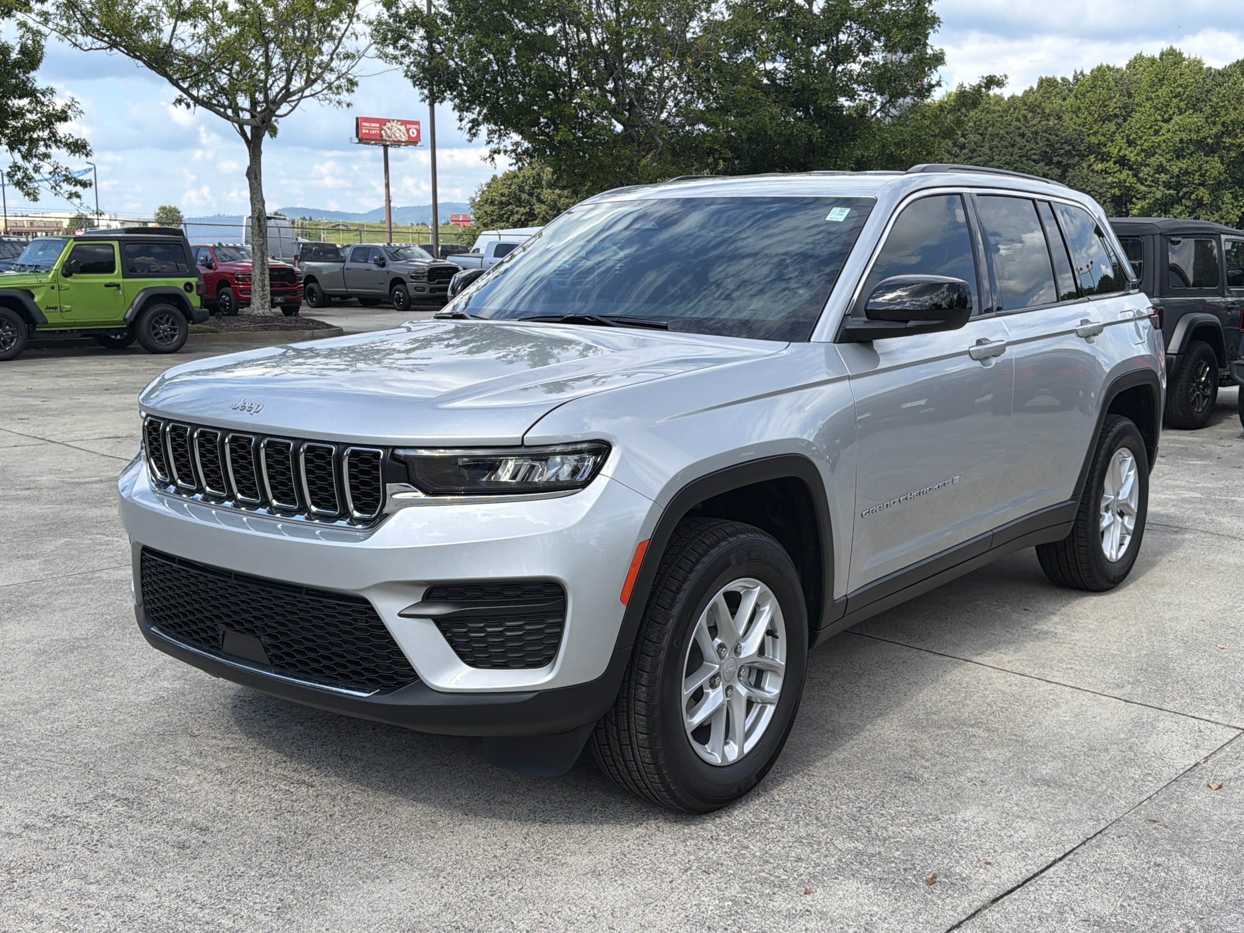 New 2026 Jeep Grand Cherokee Laredo w/ Trailer Tow Package AWD/4WD image 3