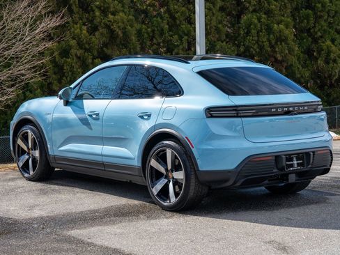 New 2026 Porsche Macan 4 Electric AWD/4WD image 3
