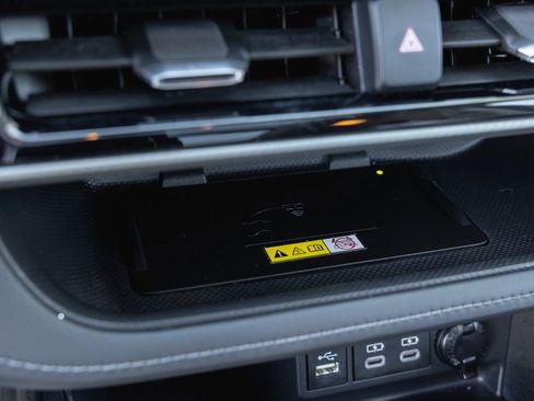 Used 2023 Toyota Highlander Platinum image 22