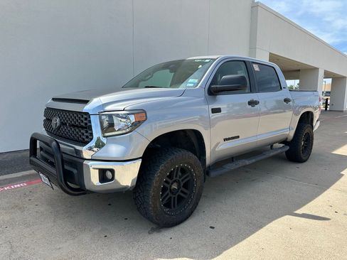 Used 2020 Toyota Tundra SR5 w/ SR5 Upgrade Package AWD/4WD image 2