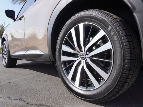 Certified 2024 Nissan Pathfinder Platinum FWD image 6