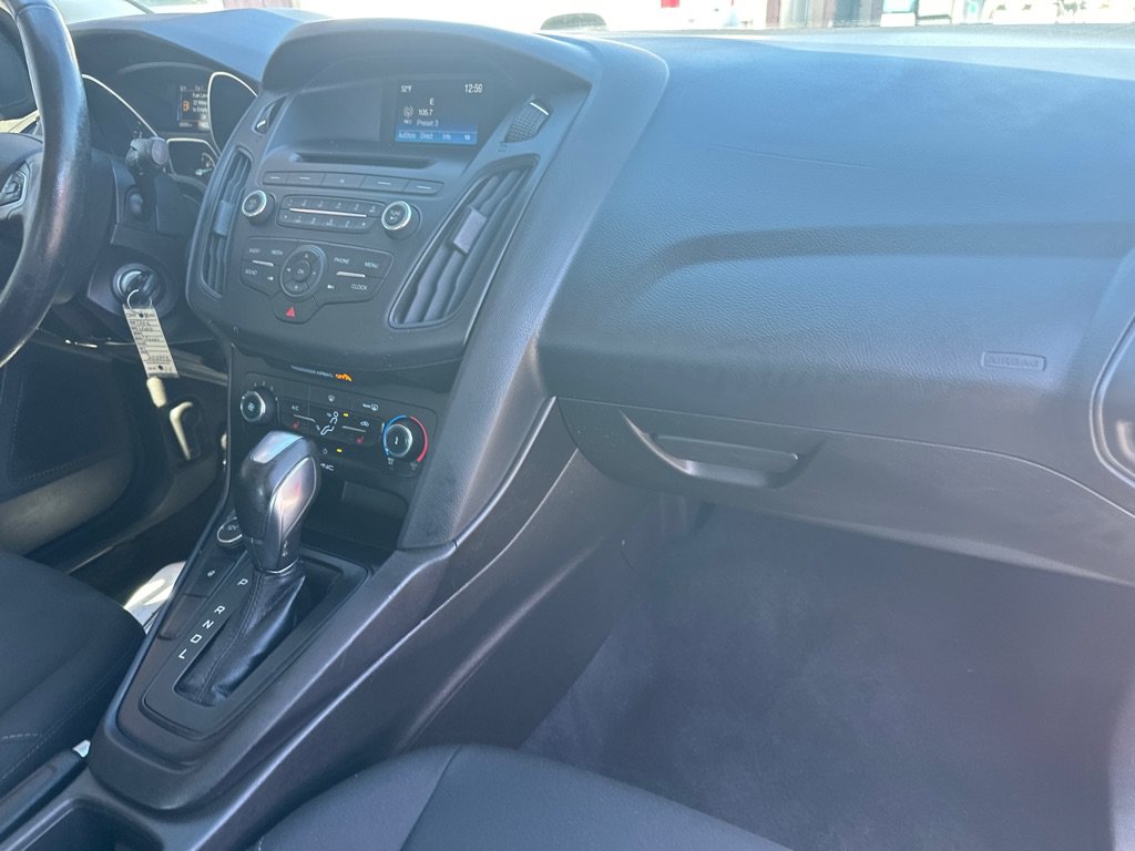 Used 2016 Ford Focus SE w/ SE Cold Weather Package FWD image 9