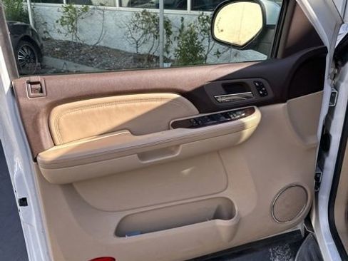 Used 2007 GMC Yukon Denali AWD/4WD image 3