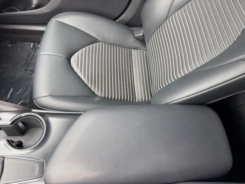Used 2019 Toyota Camry SE FWD image 14