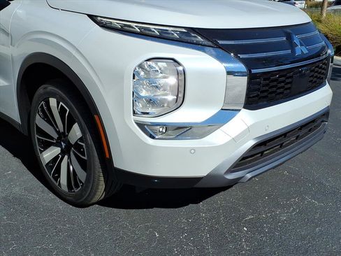 New 2026 Mitsubishi Outlander SE image 9