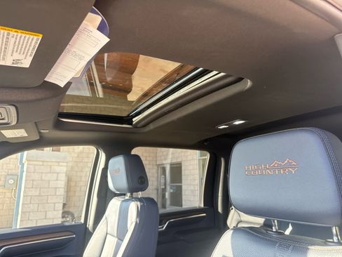 Used 2025 Chevrolet Silverado 3500 High Country w/ Technology Package image 15