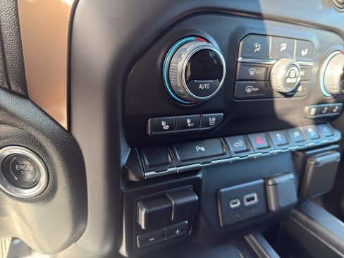 Used 2022 Chevrolet Silverado 1500 High Country w/ Z71 Off-Road Package image 17