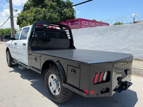 Used 2022 RAM 2500 Tradesman w/ Chrome Appearance Group AWD/4WD image 3