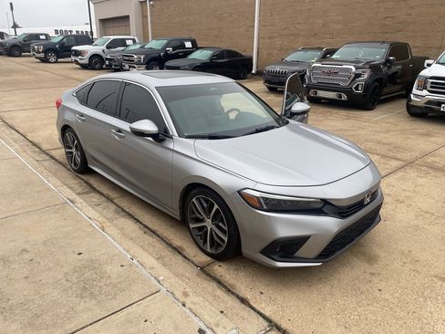 Used 2022 Honda Civic Touring image 4