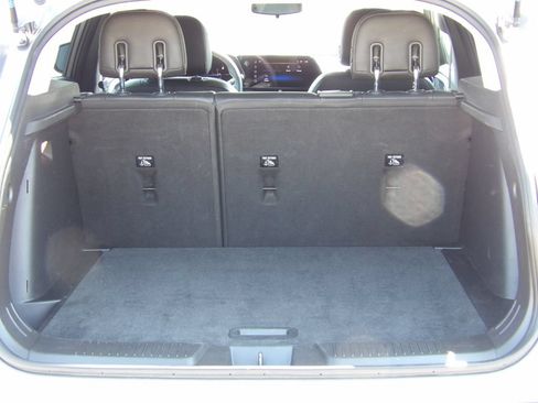 Used 2025 Chevrolet Trax LT FWD image 11