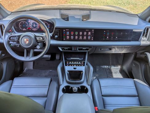 Certified 2025 Porsche Cayenne AWD/4WD image 12
