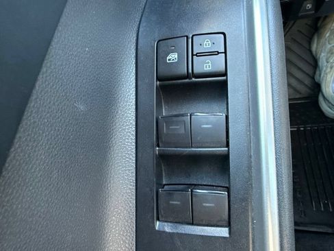 Used 2021 Toyota Highlander XLE AWD/4WD image 10
