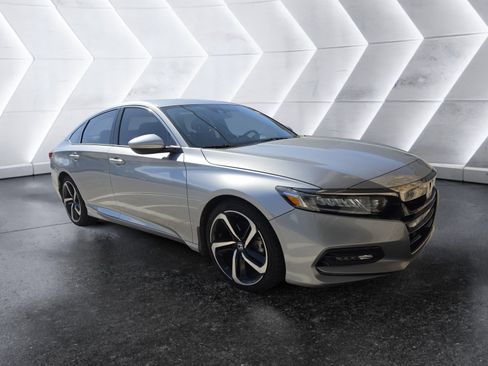 Used 2019 Honda Accord Sport image 2