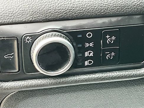 Used 2023 Ford Explorer XLT image 10