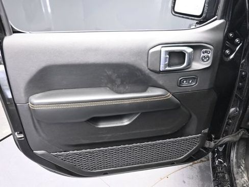 Used 2025 Jeep Wrangler Unlimited Sahara AWD/4WD image 18