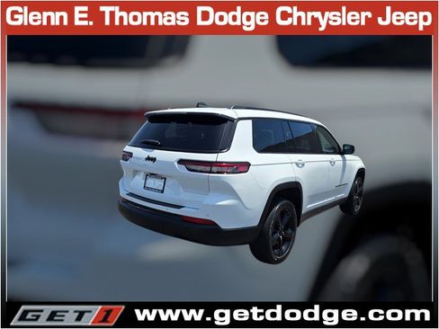 Used 2023 Jeep Grand Cherokee L Laredo RWD image 9
