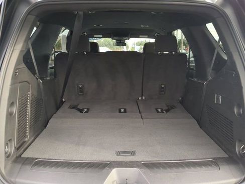 Used 2024 GMC Yukon SLE w/ Gmc Pro Safety Plus Package image 12