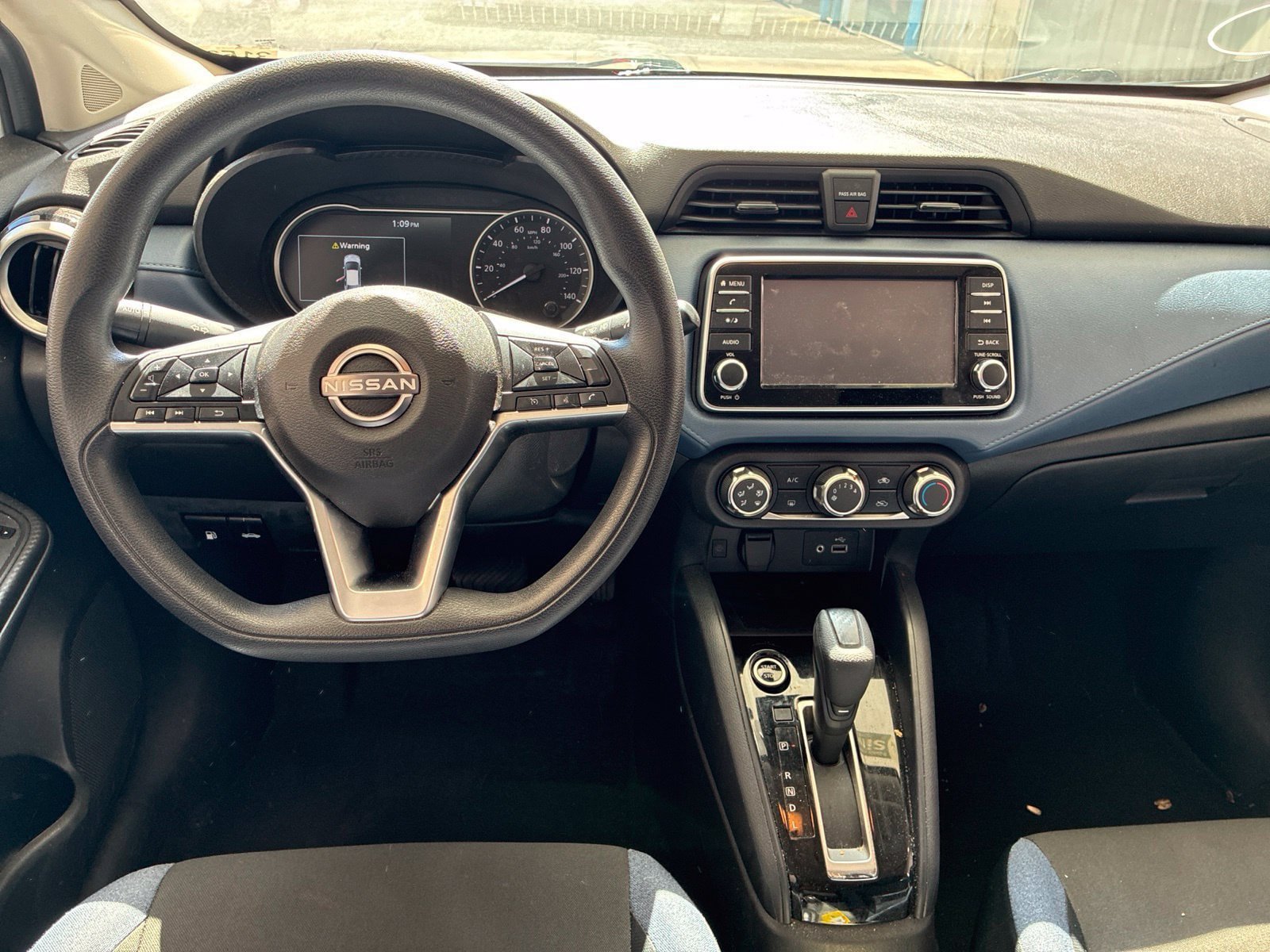 Used 2025 Nissan Versa SV FWD image 11