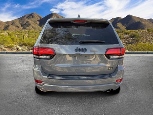 Used 2020 Jeep Grand Cherokee Altitude RWD image 3