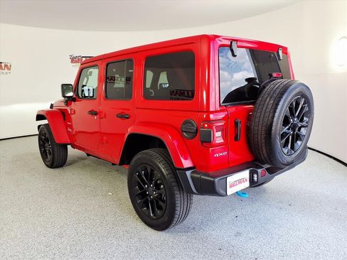 Used 2024 Jeep Wrangler Unlimited Sahara image 2