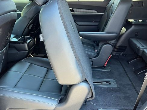 Used 2024 Kia Telluride EX w/ EX Captain's Chair Package FWD image 8