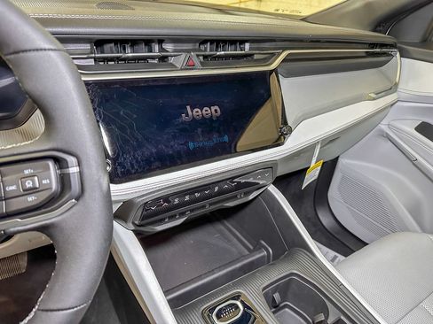 New 2026 Jeep Cherokee Limited AWD/4WD image 29