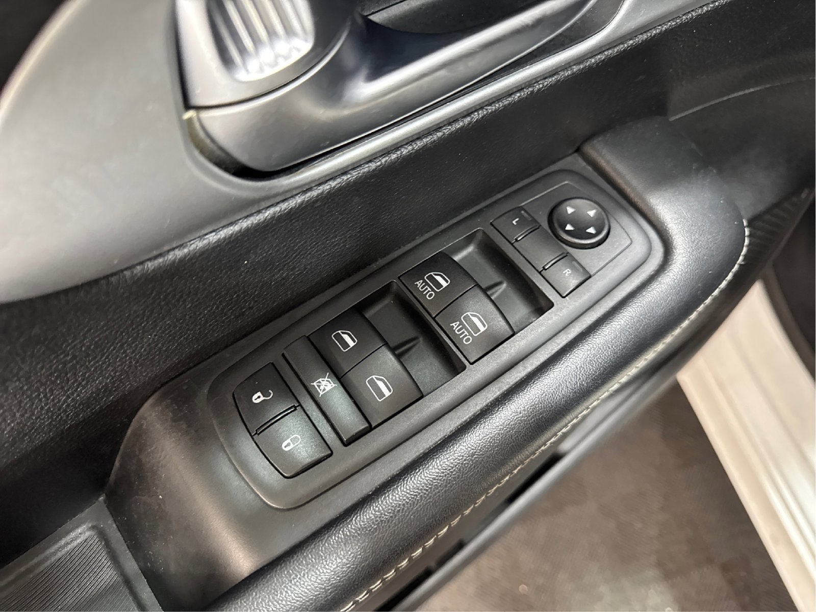Used 2020 Chrysler Pacifica Touring w/ S Appearance Package FWD image 33