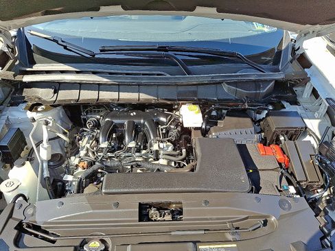 Used 2024 Nissan Pathfinder S image 27