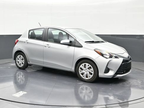 Used 2018 Toyota Yaris L image 7