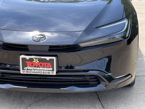 New 2026 Toyota Prius Plug-In Hybrid FWD image 8