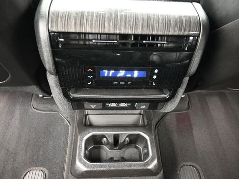 Used 2022 Jeep Wagoneer Series III w/ Flexible Seating Group image 18