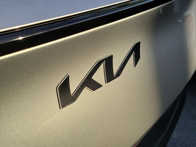 Used 2025 Kia Sportage EX FWD image 5