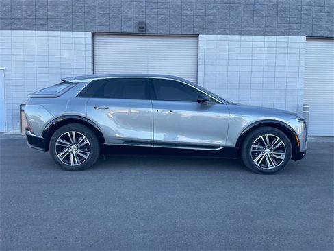 Used 2024 Cadillac Lyriq Luxury image 2