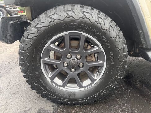 Used 2020 Jeep Gladiator Overland AWD/4WD image 10