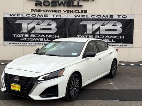 Used 2025 Nissan Altima 2.5 SV FWD image 2