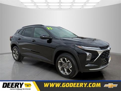 Used 2025 Chevrolet Trax LT w/ Driver Confidence Package image 1