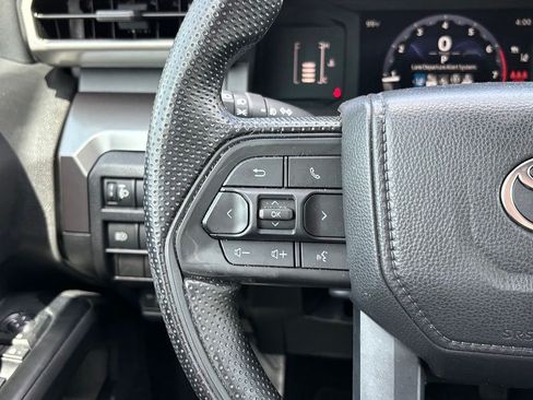 Used 2025 Toyota Tacoma SR5 AWD/4WD image 15