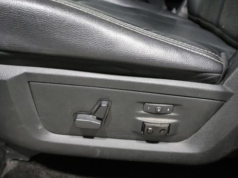 Used 2018 RAM 1500 Laramie AWD/4WD image 11