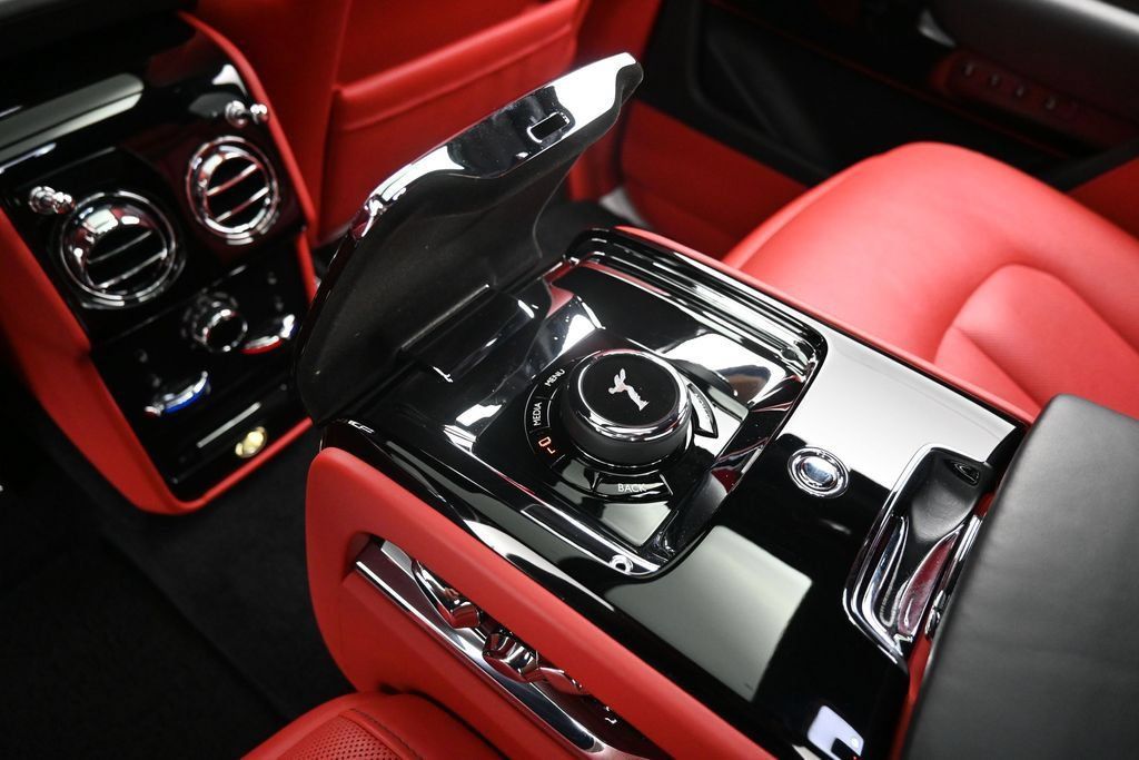 Certified 2019 Rolls-Royce Cullinan AWD/4WD image 28